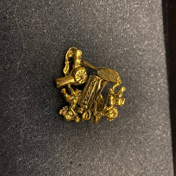 Stylist Hairdresser Beautician Pins Brooches Gold tone and Rhinestone - Picture 4 of 6